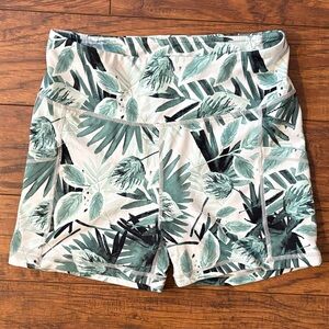 Senita Tropical Leaf Print Women's Shorts